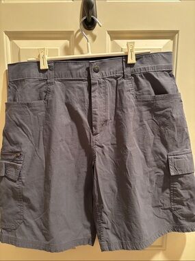 Orvis Men's Cargo Shorts in Gray